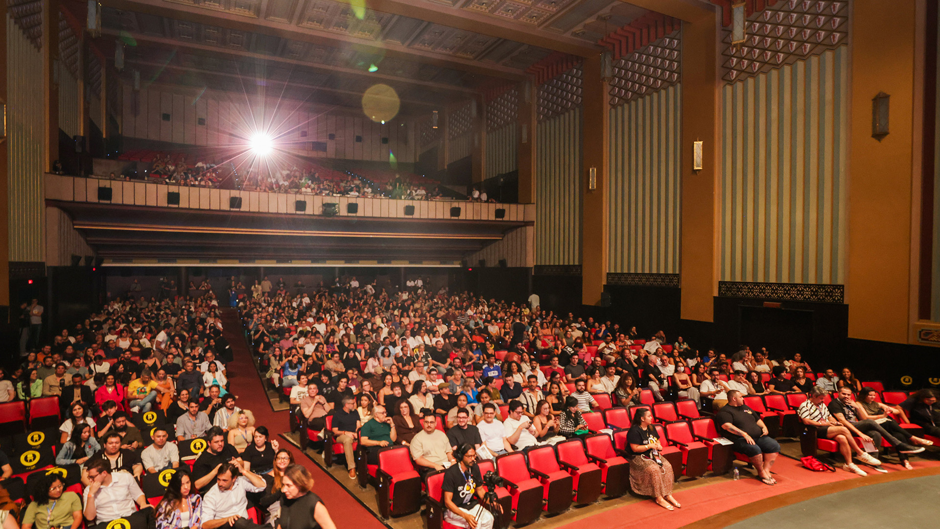 Com casa cheia, “O Agente Secreto” foi exibido nesta quarta (24) no 35º Cine Ceará